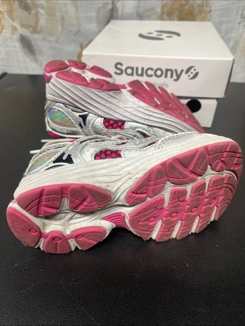 Saucony bright pink